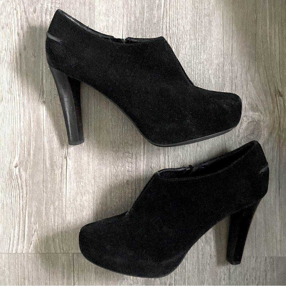 Me Too Women’s Suede Leather Ankle Zip Platform Heel Booties